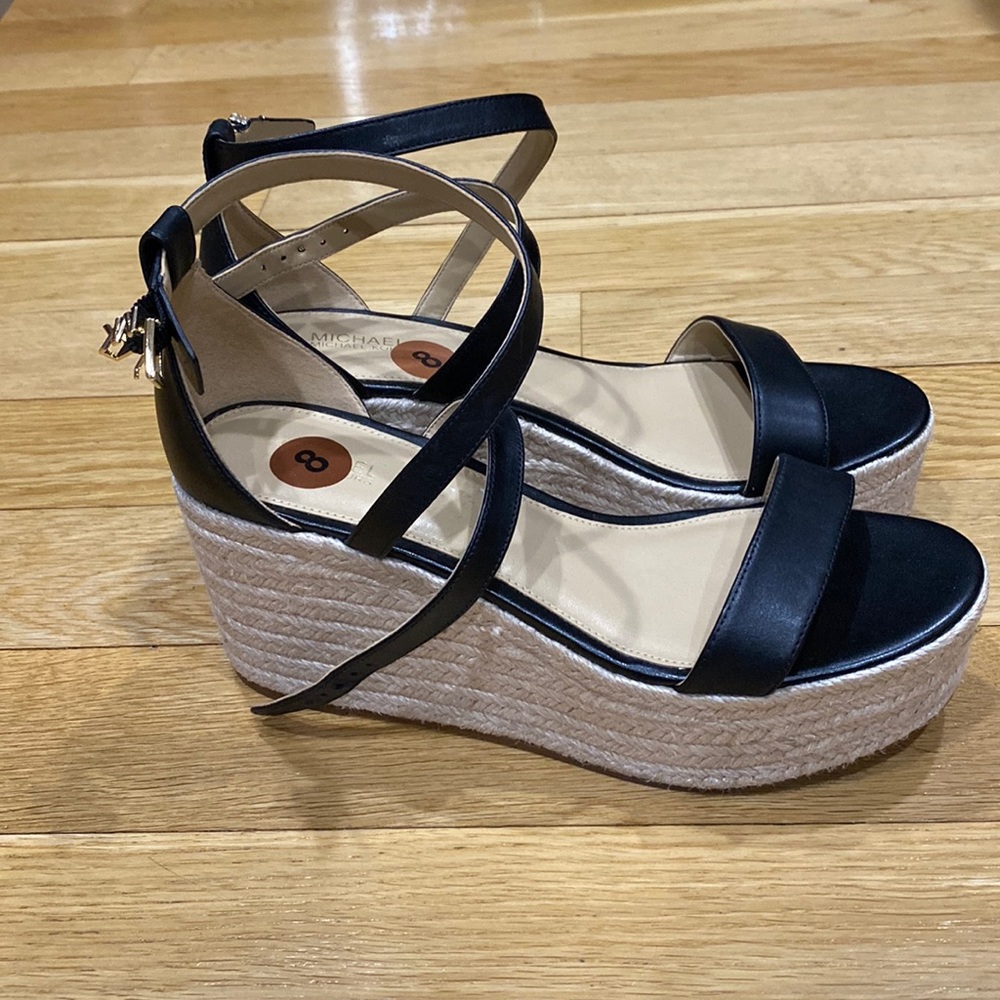 Michael Kors leathers wedge sandals. - Picture 2 of 9